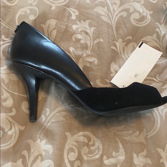 NWTs Michal Kors Suede/leather Heels Black Sz7.5M - Picture 3 of 7